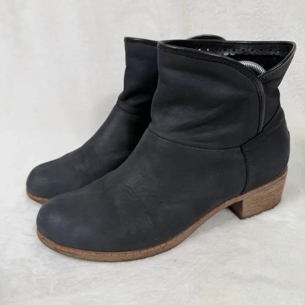 UGG Leather Ankle Boots Black Shearling Lined Low Heel Booties Women’s 10